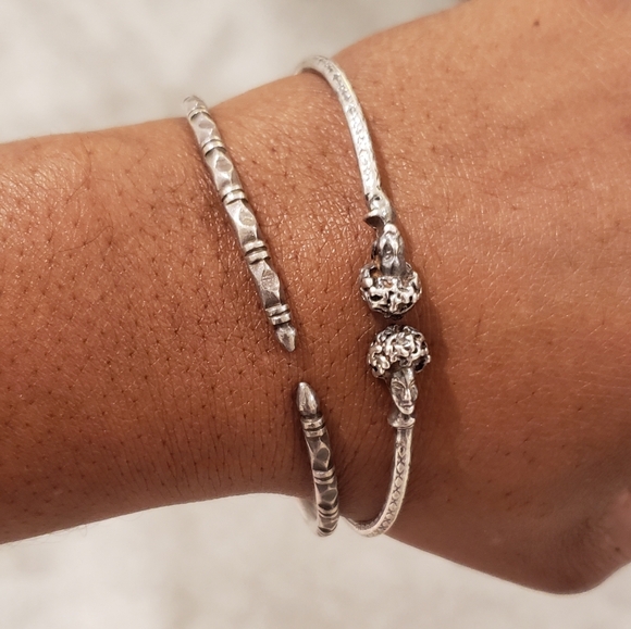 Jewelry - RARE Spear Tip Bangle
